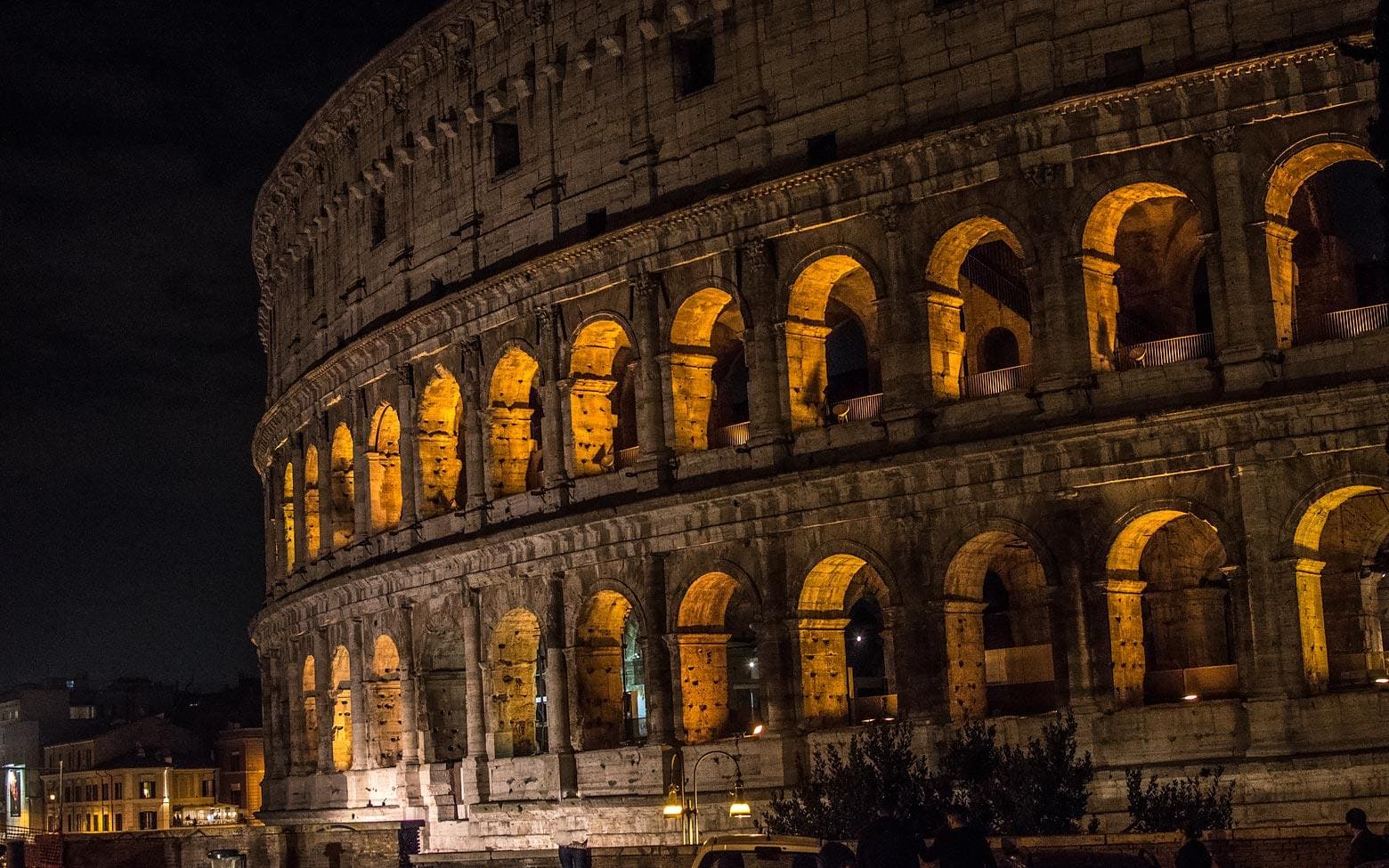 december in rome night colosseum