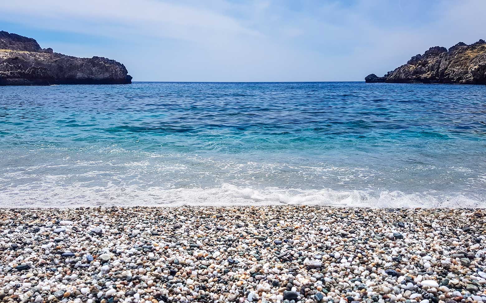 photo crete -blue and white photo of skinaria beach 