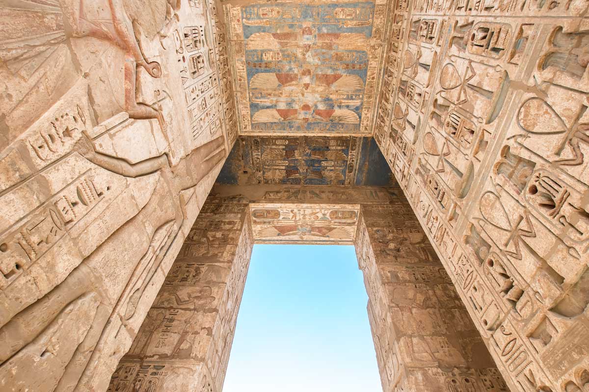 The incredible wall decorations you can admire when visit Luxor,Egypt