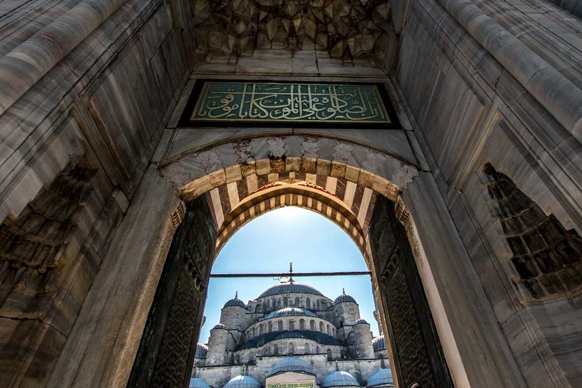 blue-mosque-framed-by-a-door