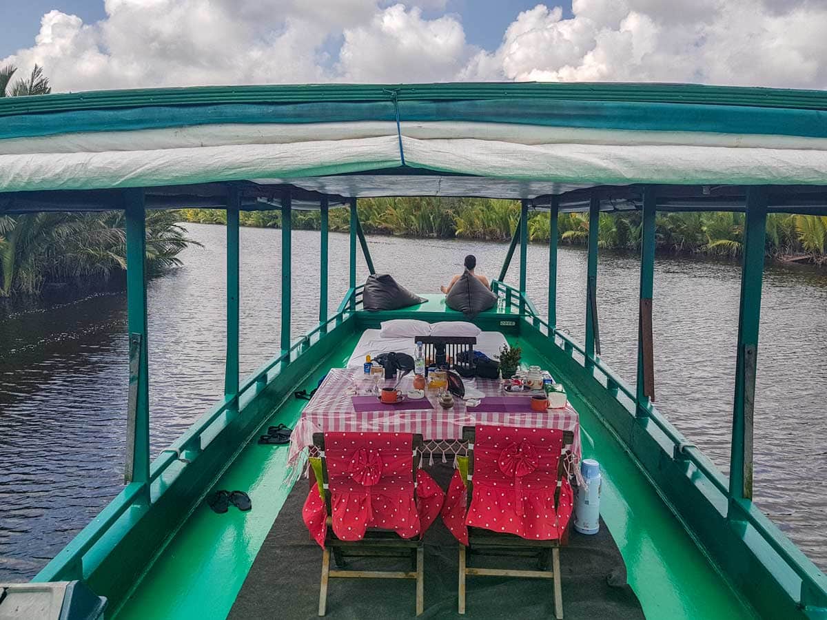 borneo orangutan tour - houseboat