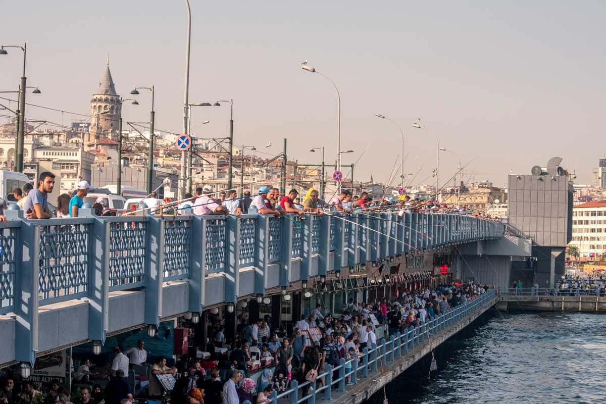 hubdreds-of-fisherman-on-a-bridge