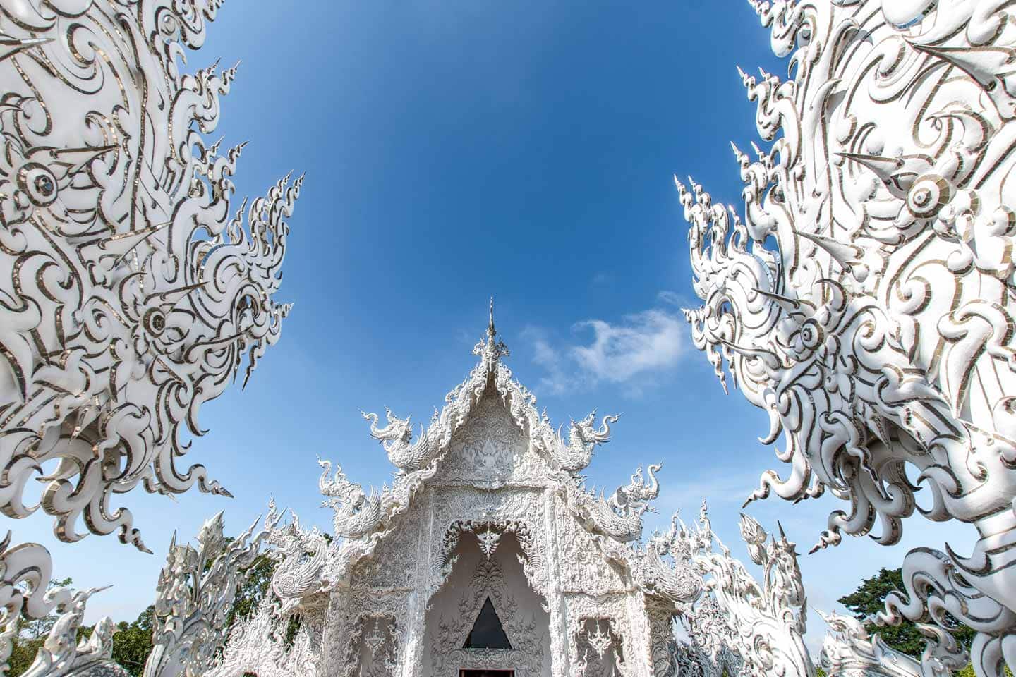 white temple of chiang rai entrance