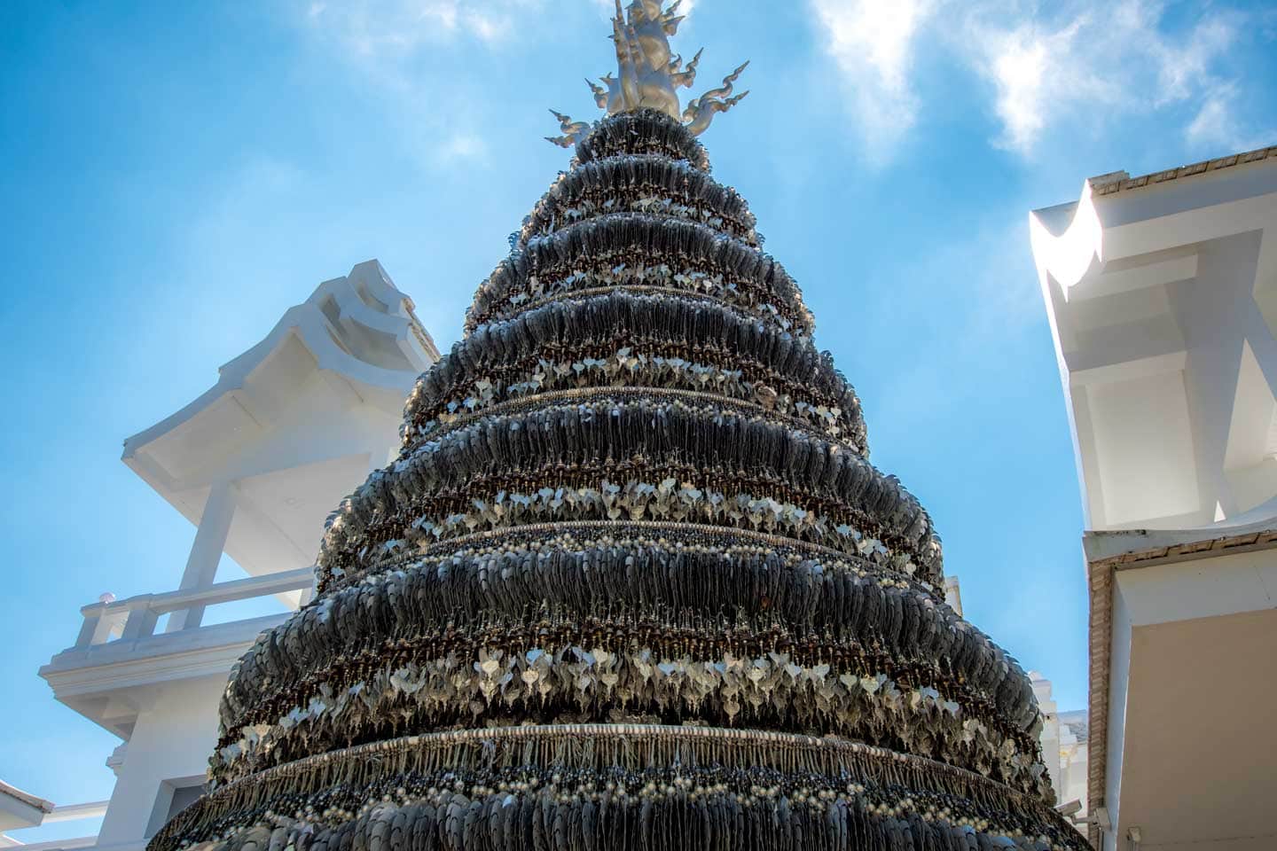 wat rong khun-praying tree