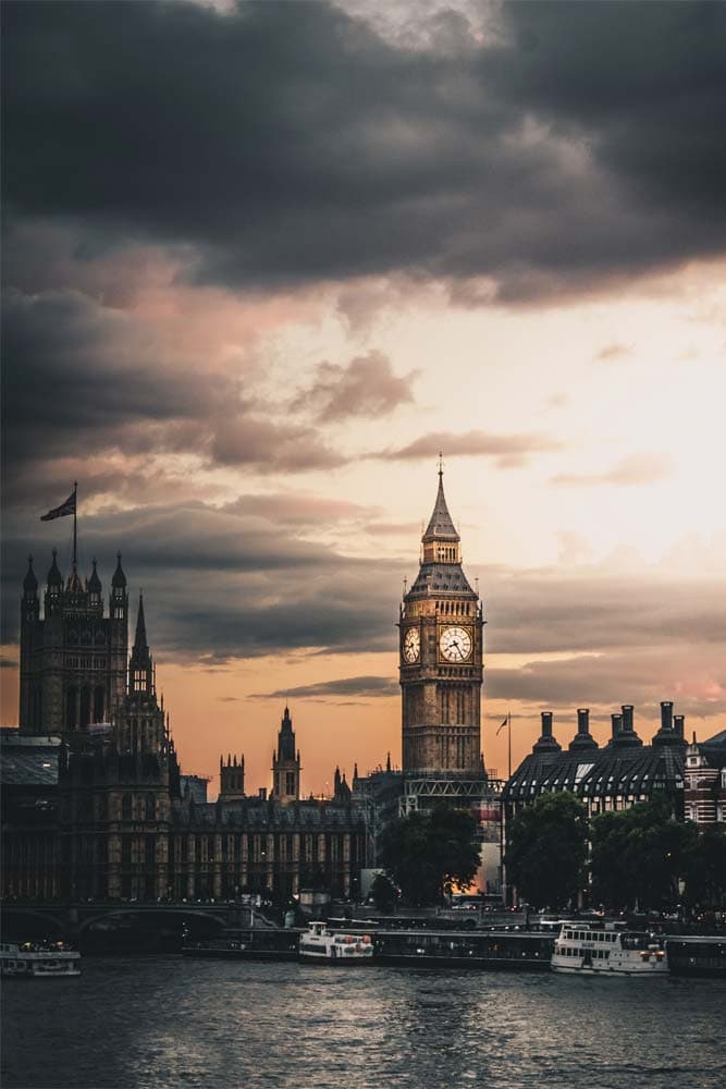 big-ben-and-the-parliament-on-a-stormy-evening