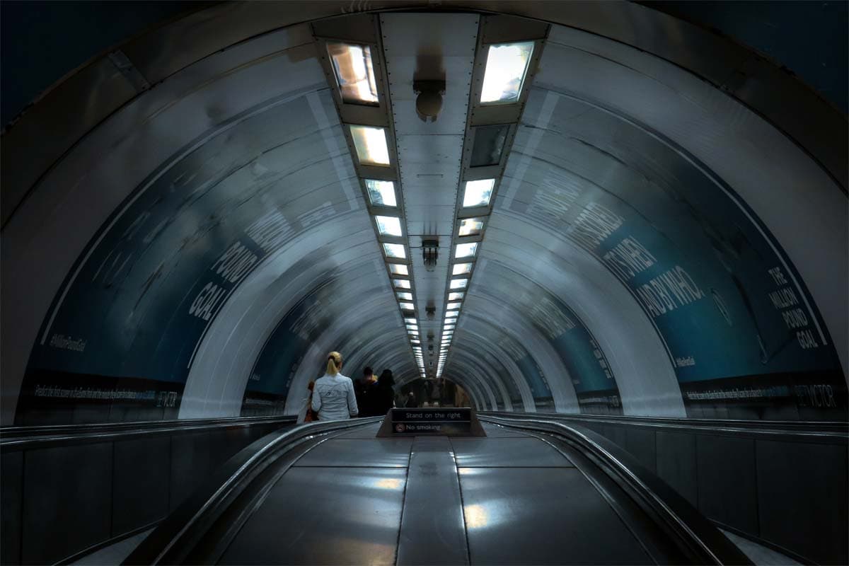 london-facts-escalator-going-to-the-tube