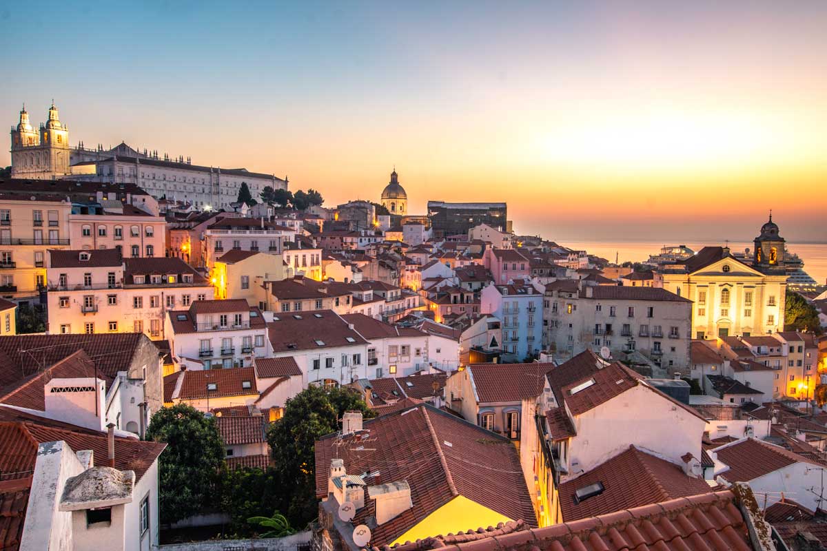 lisbon bucket list - sunrise at portas do sol