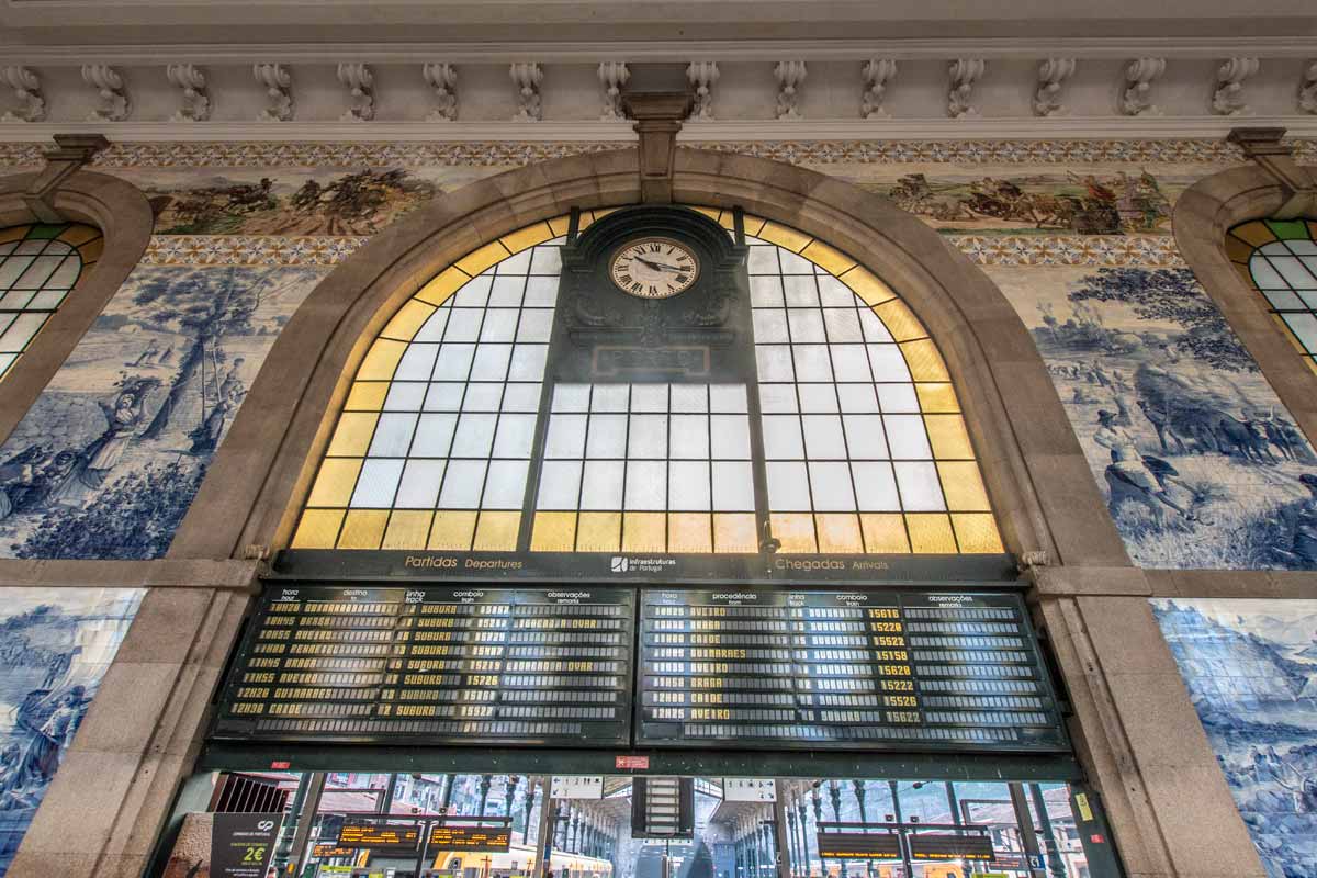 inside sao bento station