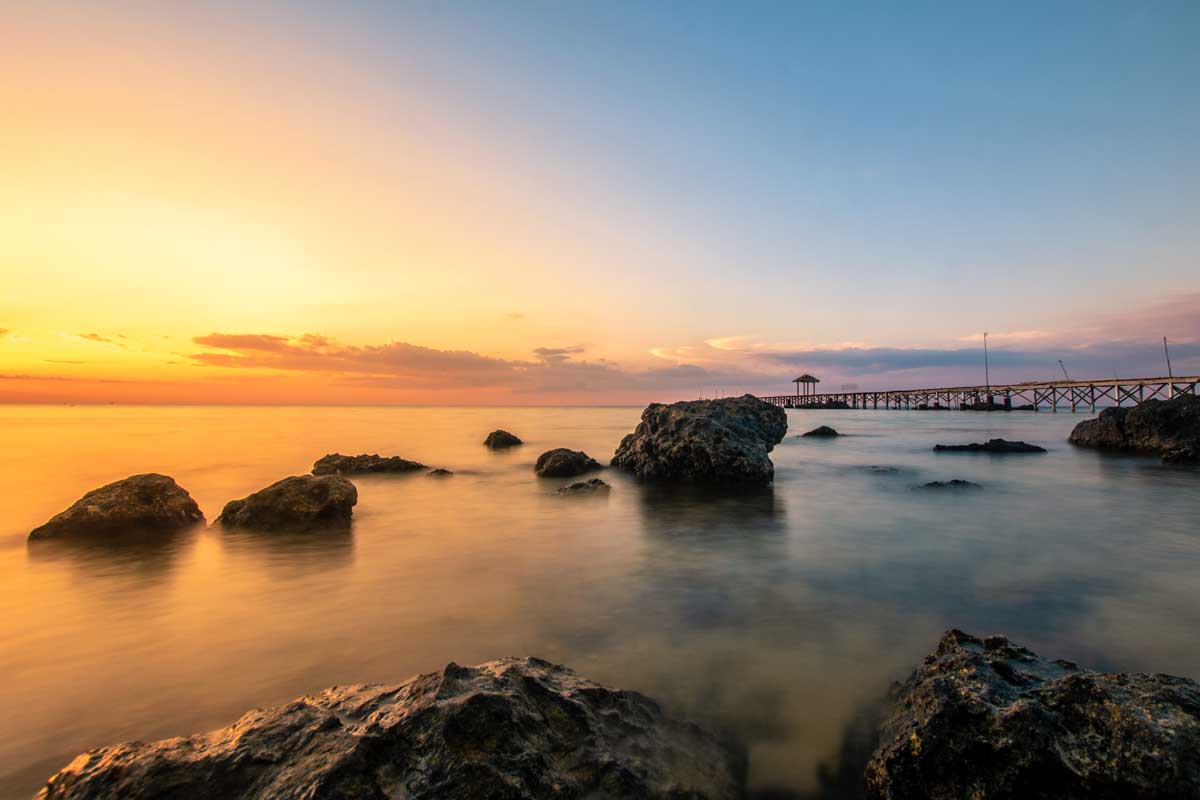 komodo tour - sunset pier