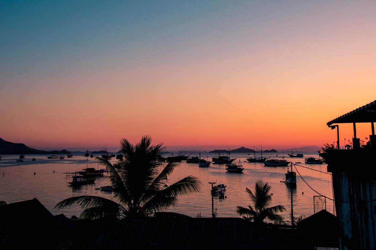 komodo tour - labuan bajo sunset