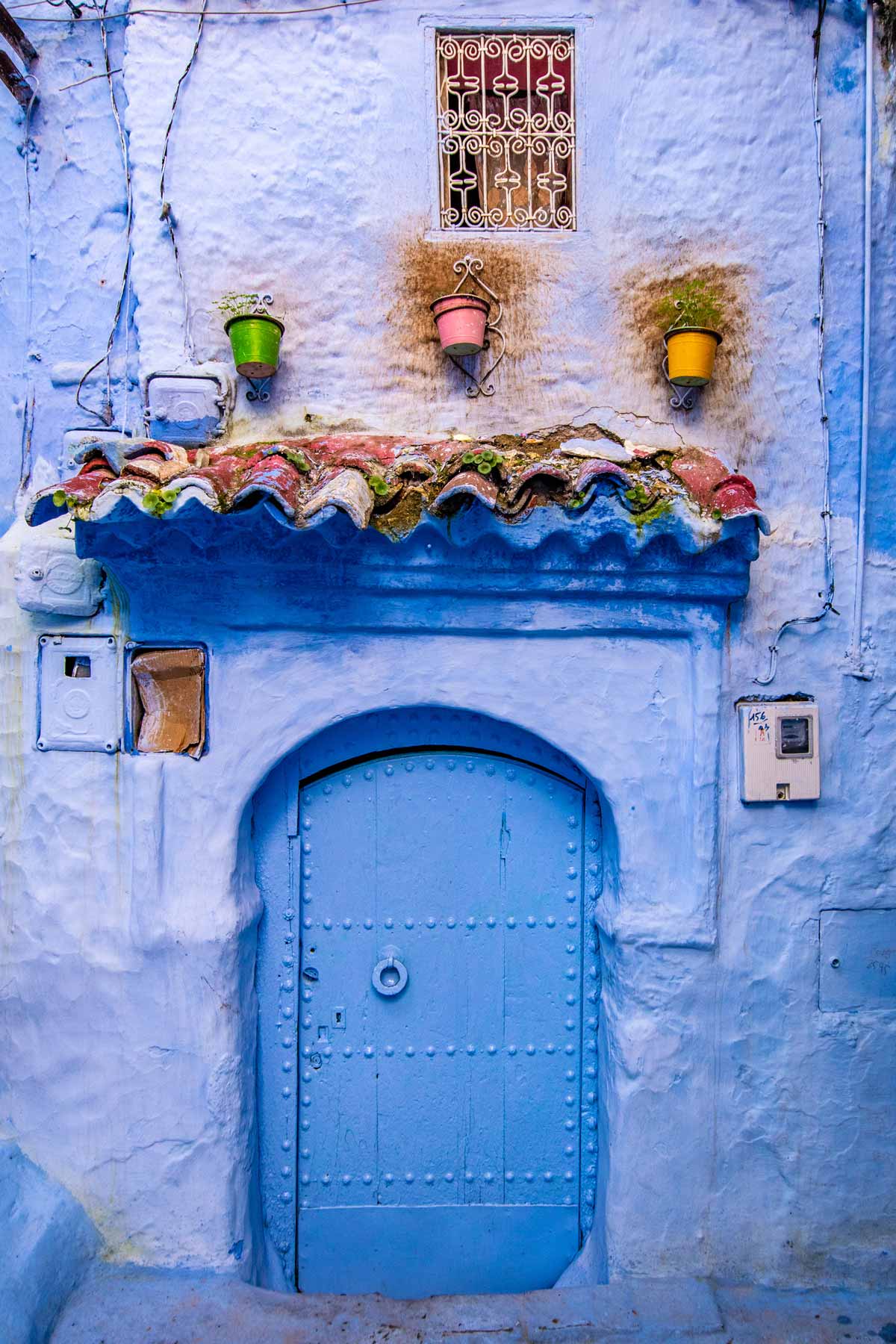 blue door in chefchaouen