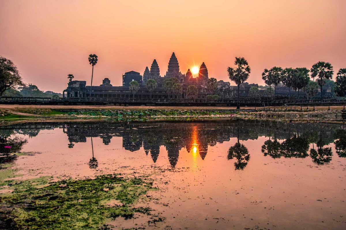 biggest landmarks in Aisa - angkor wat at sunrise