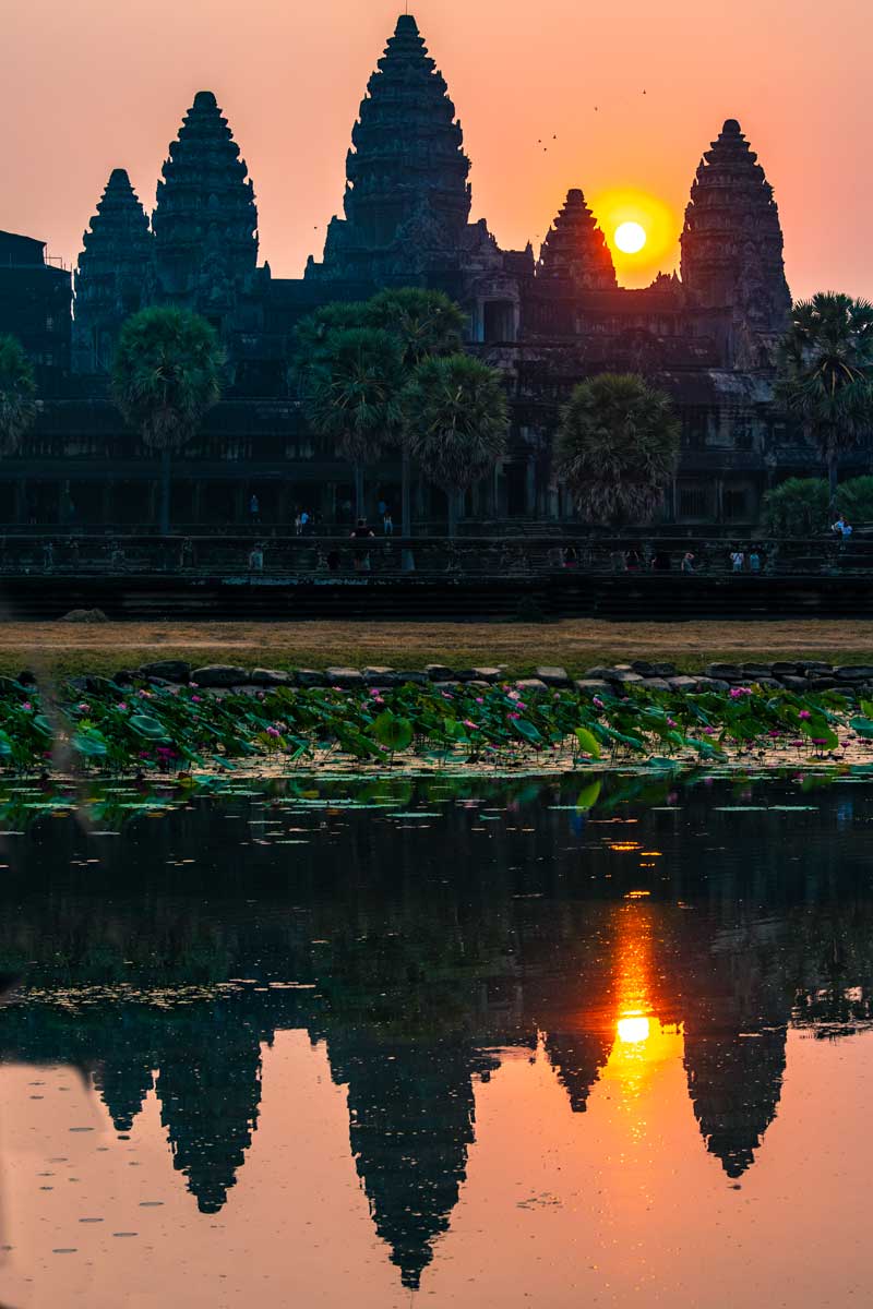 Angkor Wat sunrise - vertical reflection