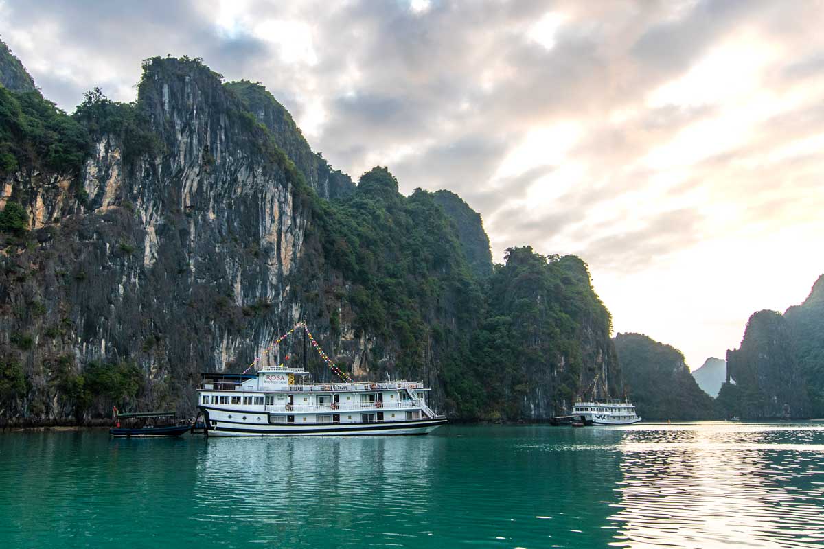 How to find the best Halong Bay cruise