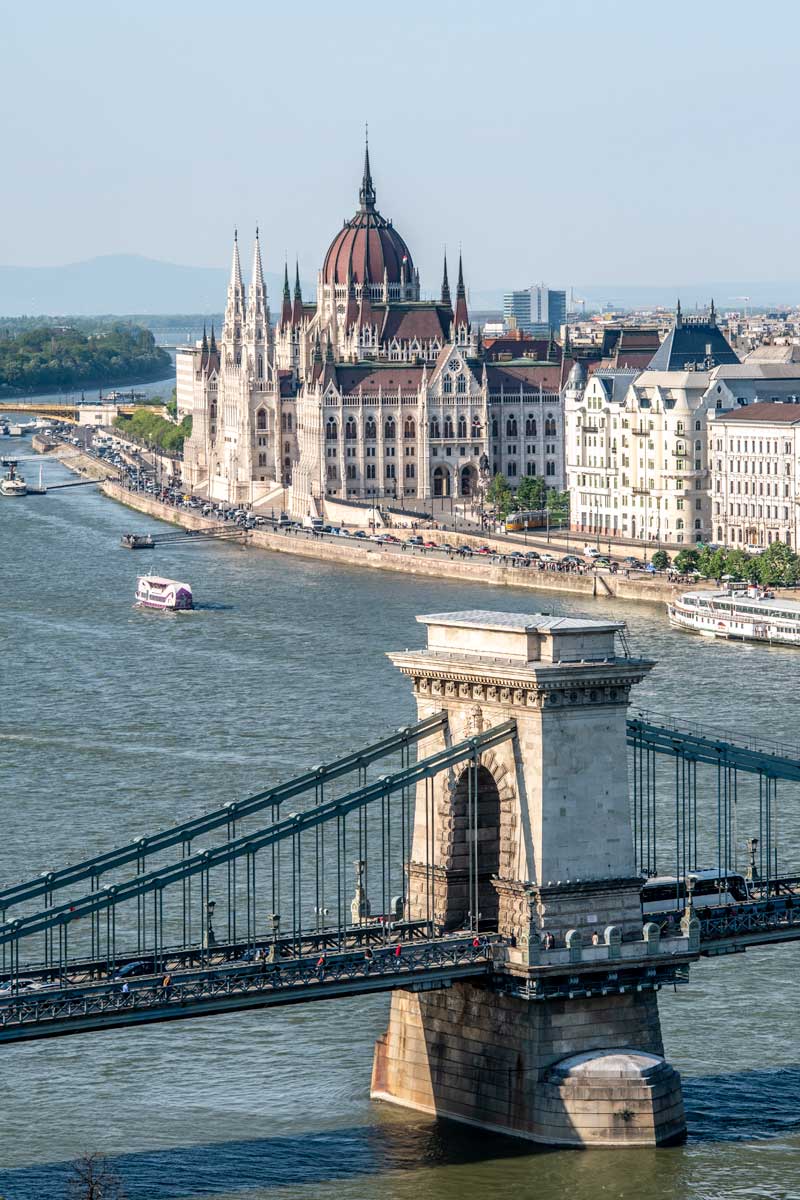 2 days in Budapest - parliament and bridge panorama