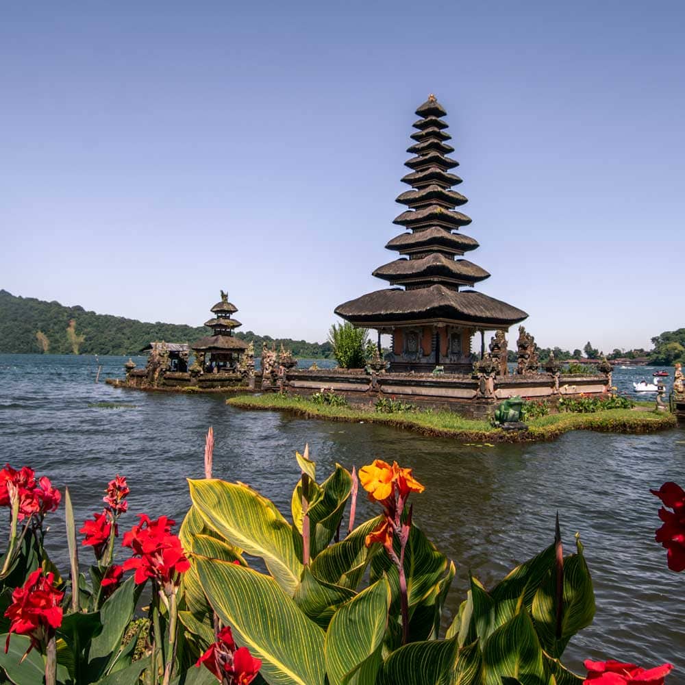 2 weeks in Indonesia - temple near Ubud