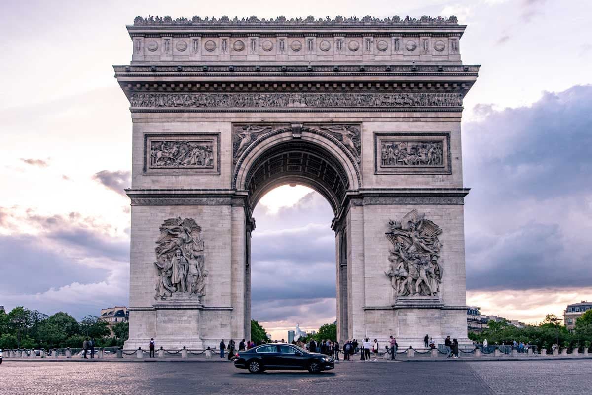 arc de triomphe at sunset