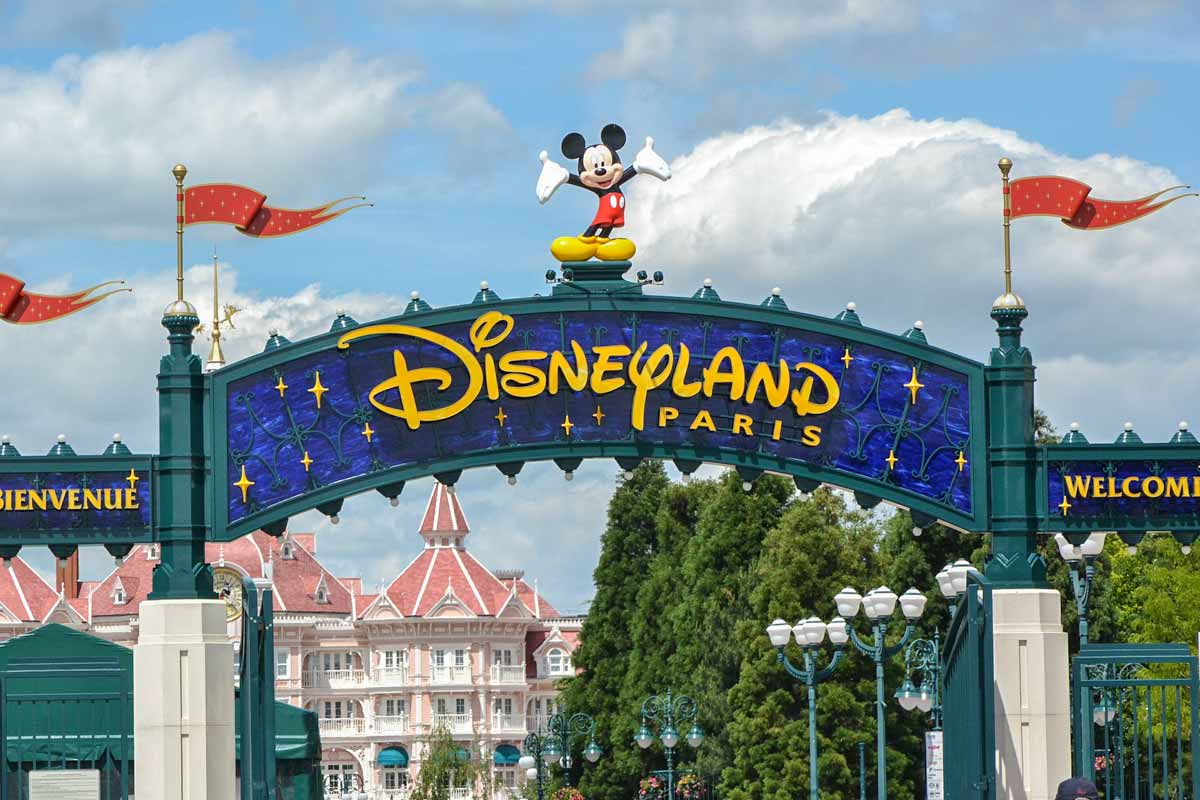 4 day Paris itinerary - Disneyland Paris 4 day Paris itinerary - Disneyland Paris entrance