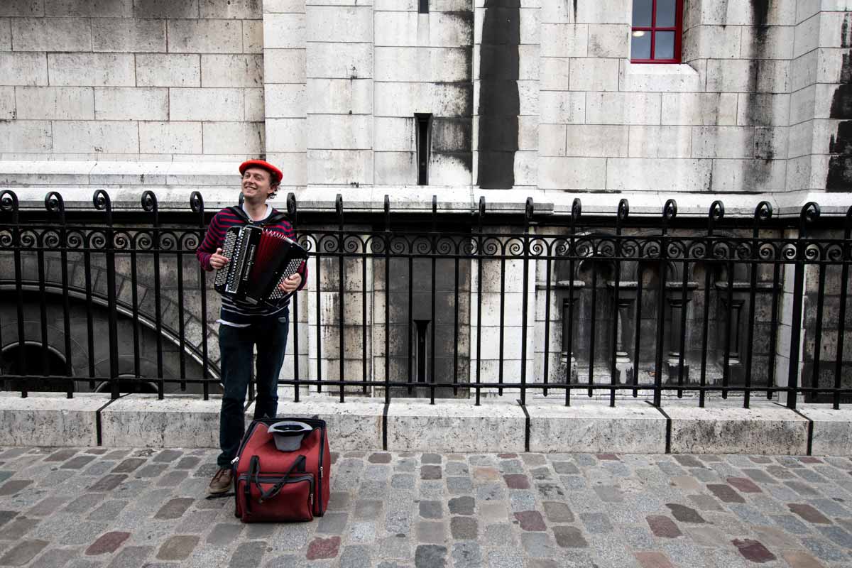 4 day Paris itinerary - a street musician in Montmartre