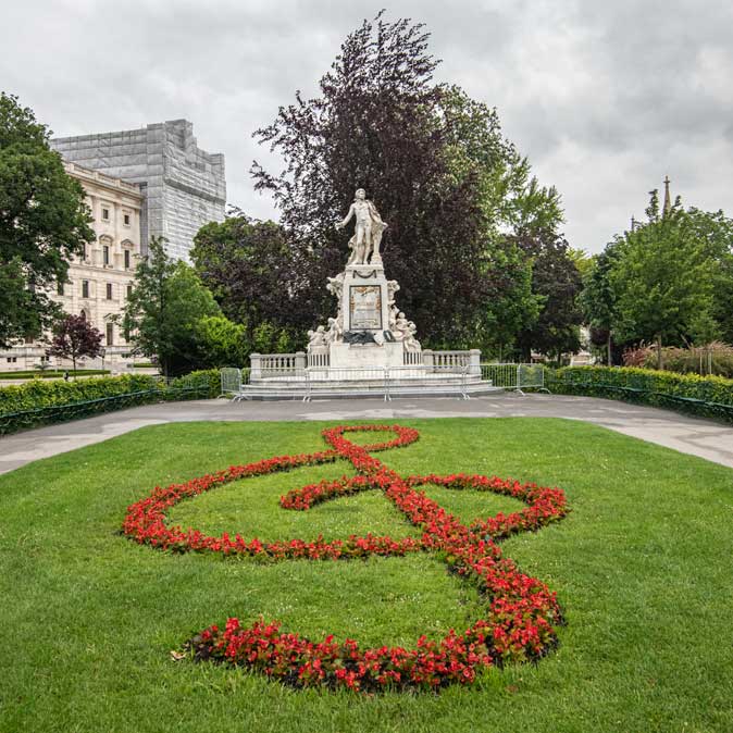 3 days in Vienna - Volsgarten Mozart statue