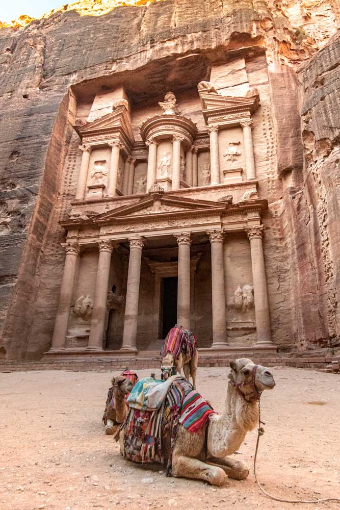 Petra photo guide - in front of the Treasury