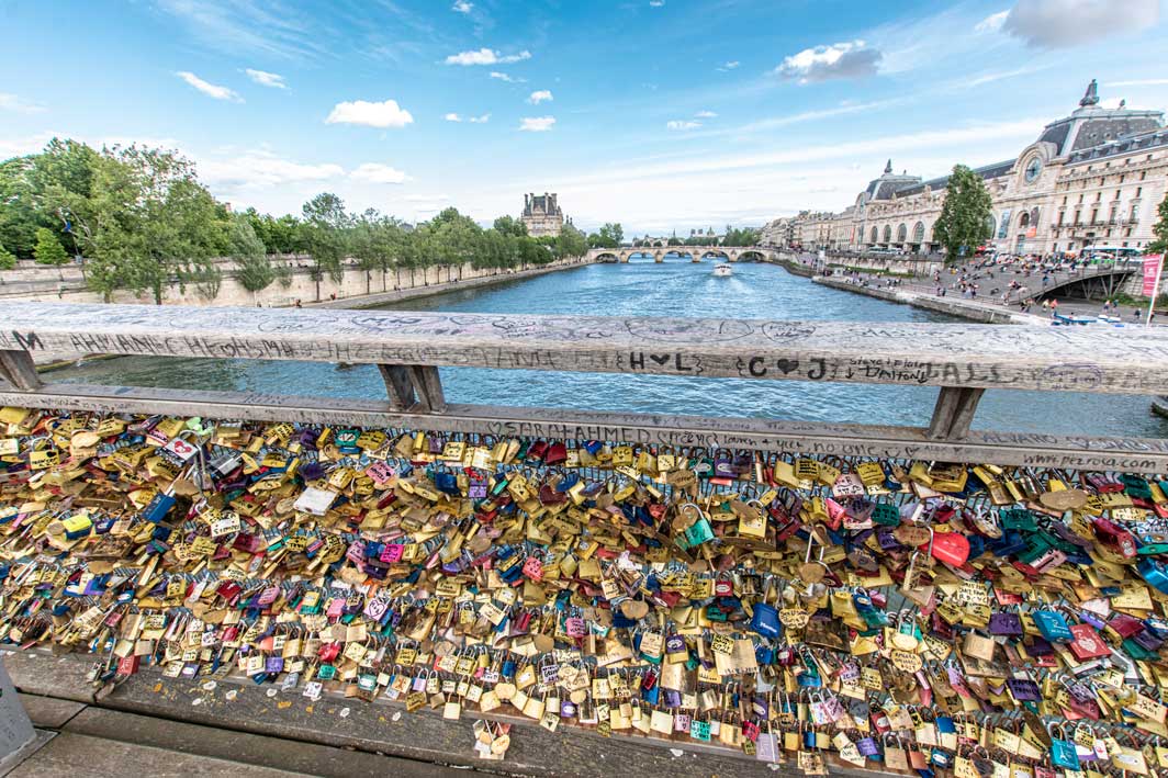 what-not-to-do-in-paris-lovelocks