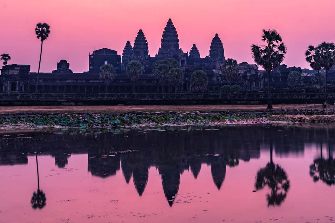 Visiting-Angkor-wat-at-sunrise