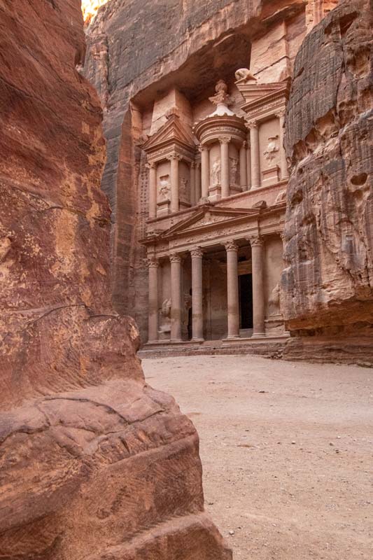 Inside-Petra-the-Treasury