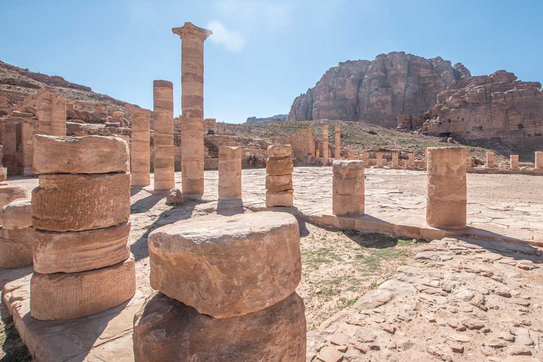 colonnaded-street-in-petra