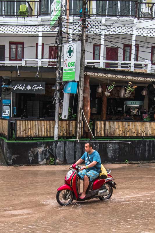 not-to-do-in-thailand-motorbike