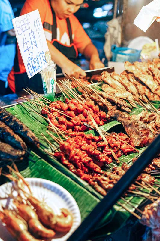 skip-in-thailand-eating-in-public-transport