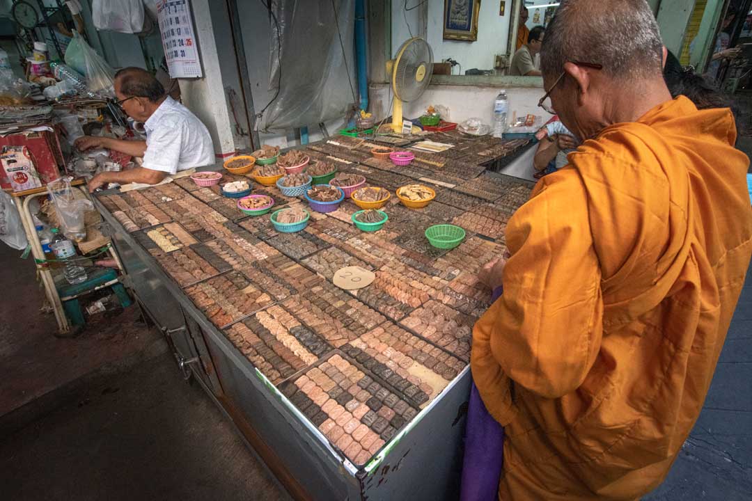 monk-shopping-at-the-amulet-market-in-bangkok