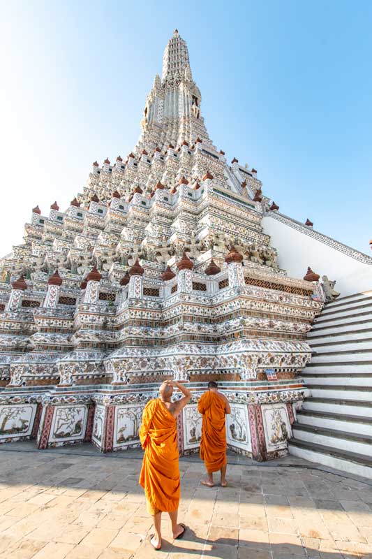 monks-exploring-wat-arun