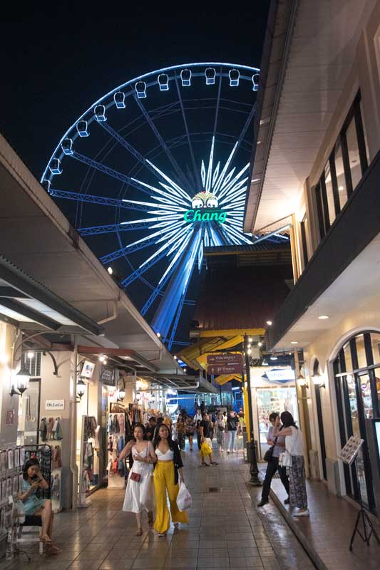 shopping-in-bangkok-asiatique