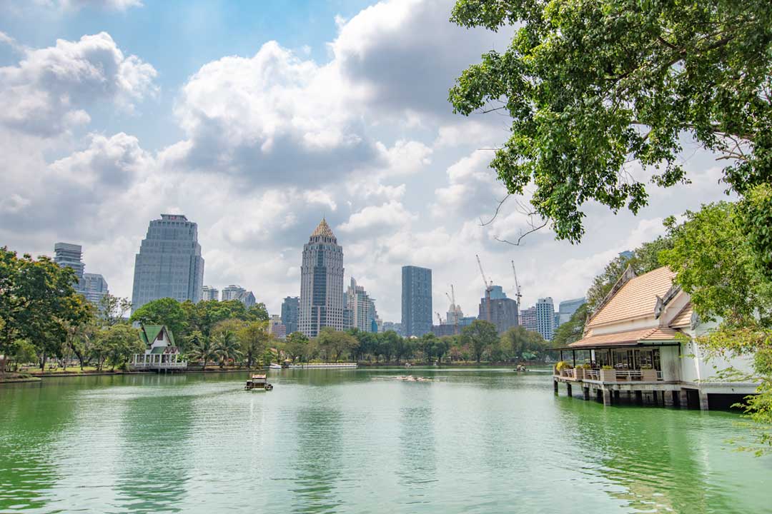 lake inside Bangkok-lumphini-park