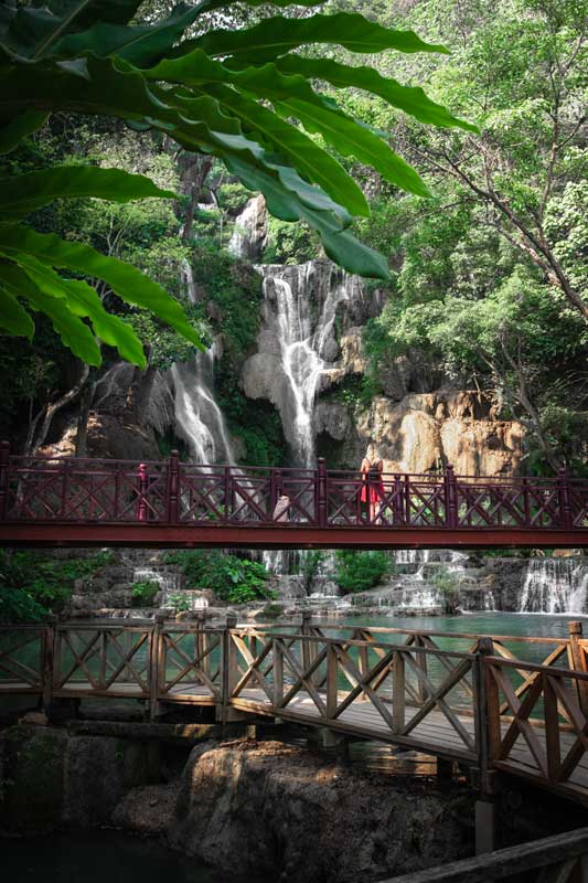 kuang-si-waterfals-surrounded-by-lush-jungle