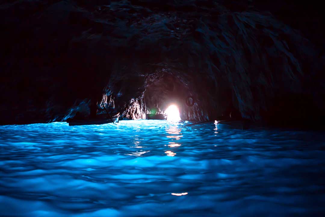 blue-grotto-in-capri---italian-bucket-list