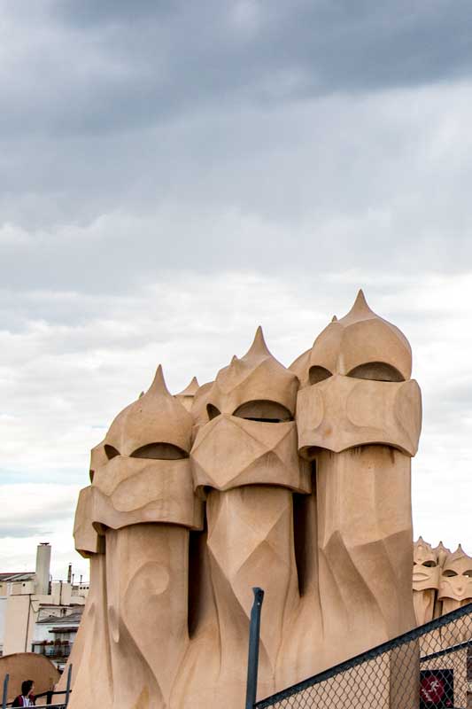 casa-mila-rooftop-statue