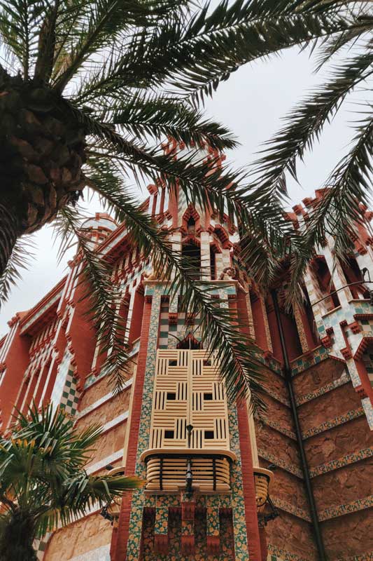 casa-vicens-behind-palms