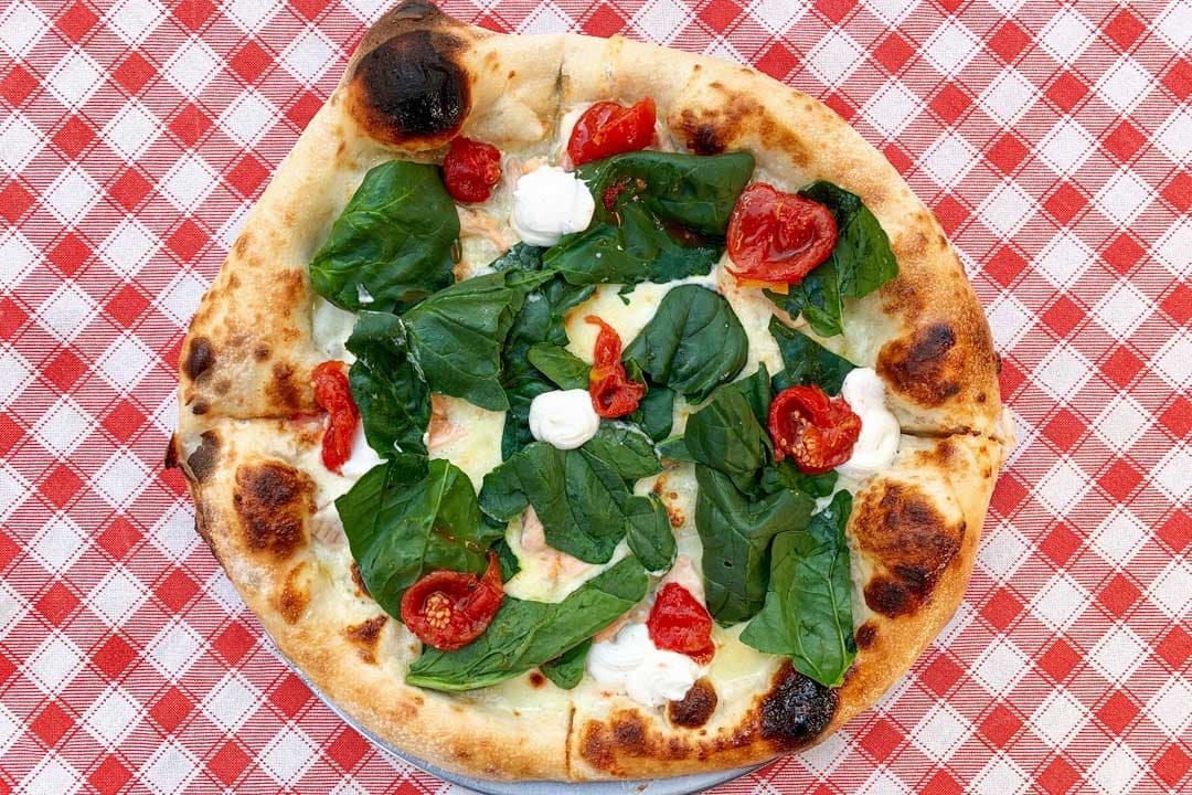 italy-bucket-list-eat-pizza