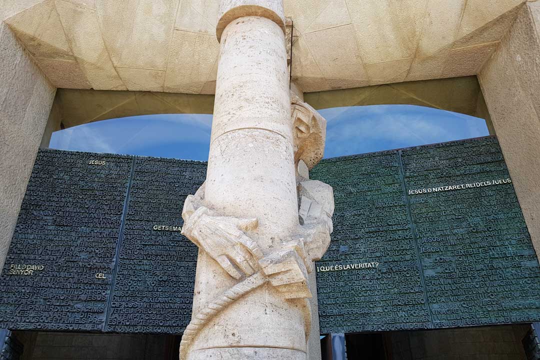 jesus-statue-in-sagrada-familia