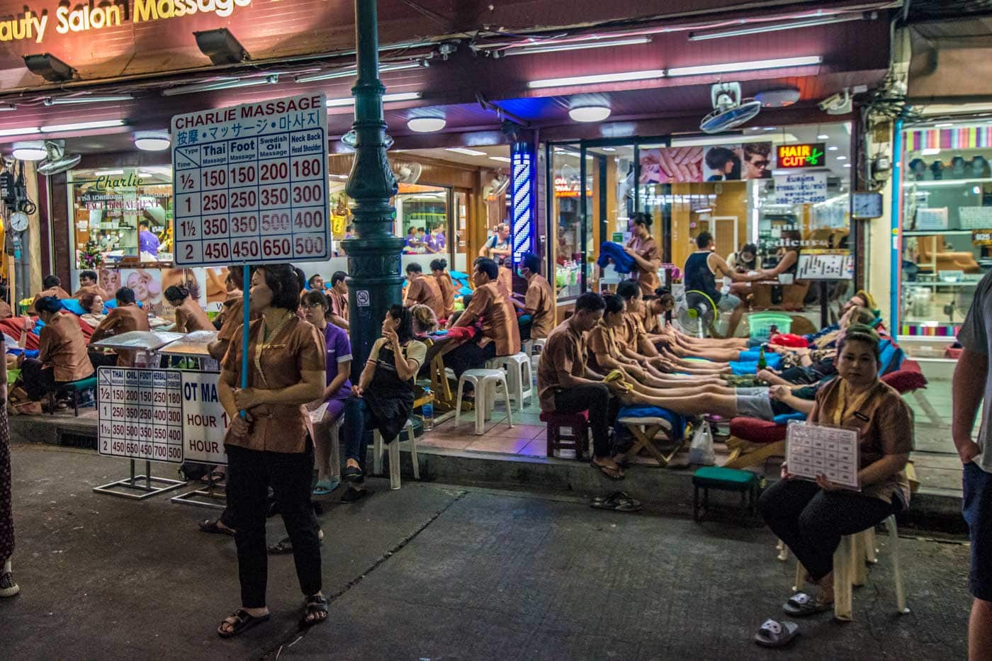 massages on the street in bangkok