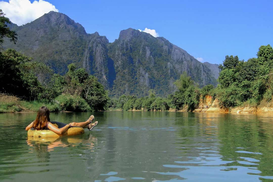 girl-tubing-in-vang-vieng