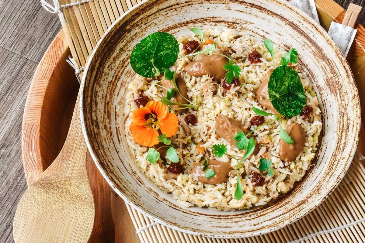 nasi-goreme-in-a-wooden-plate