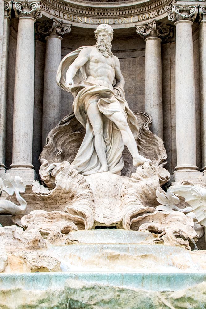 facts about italy -trevi-fountain close up