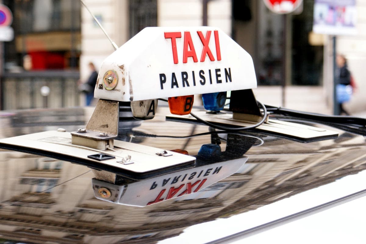 taxi-parisien-close-up