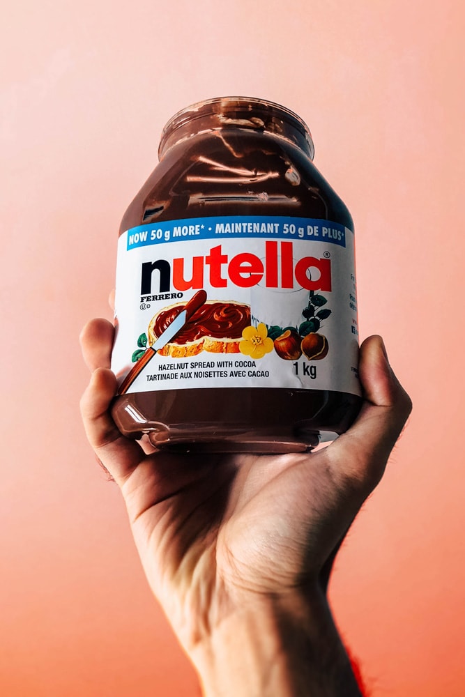 italy-facts-hand-holding-a-nutella-jar