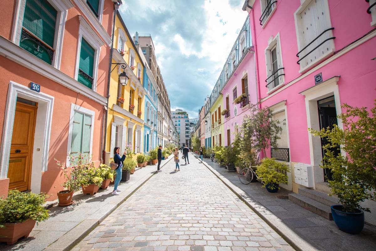 colorful-houses-of-rue-cremieux