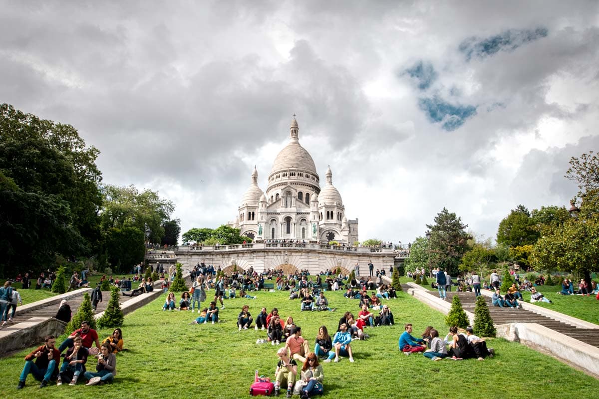 paris-bucket-list-sacre-couer-picnic