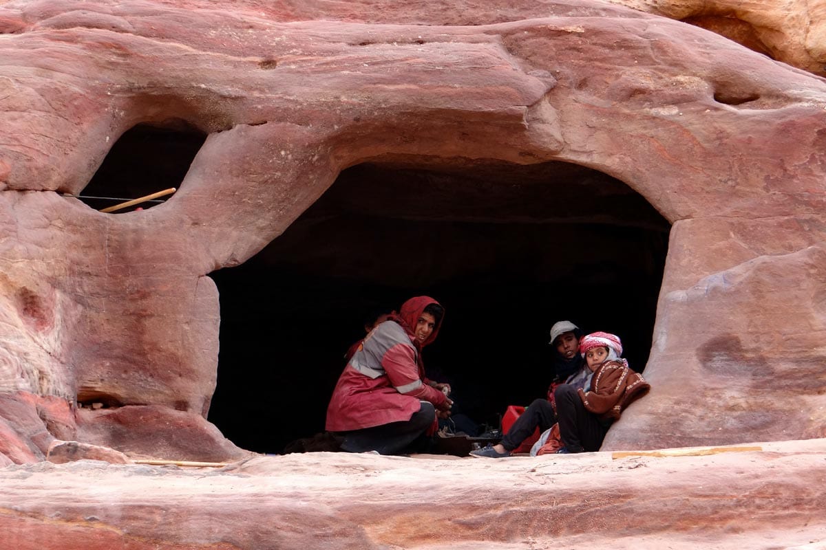 petra-facts-bedouin-family-in-a-cave